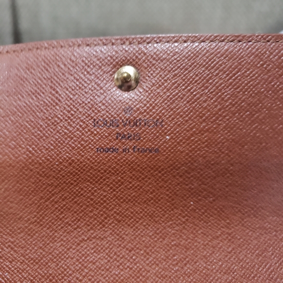 LV Medium International Wallet - Picture 3 of 12